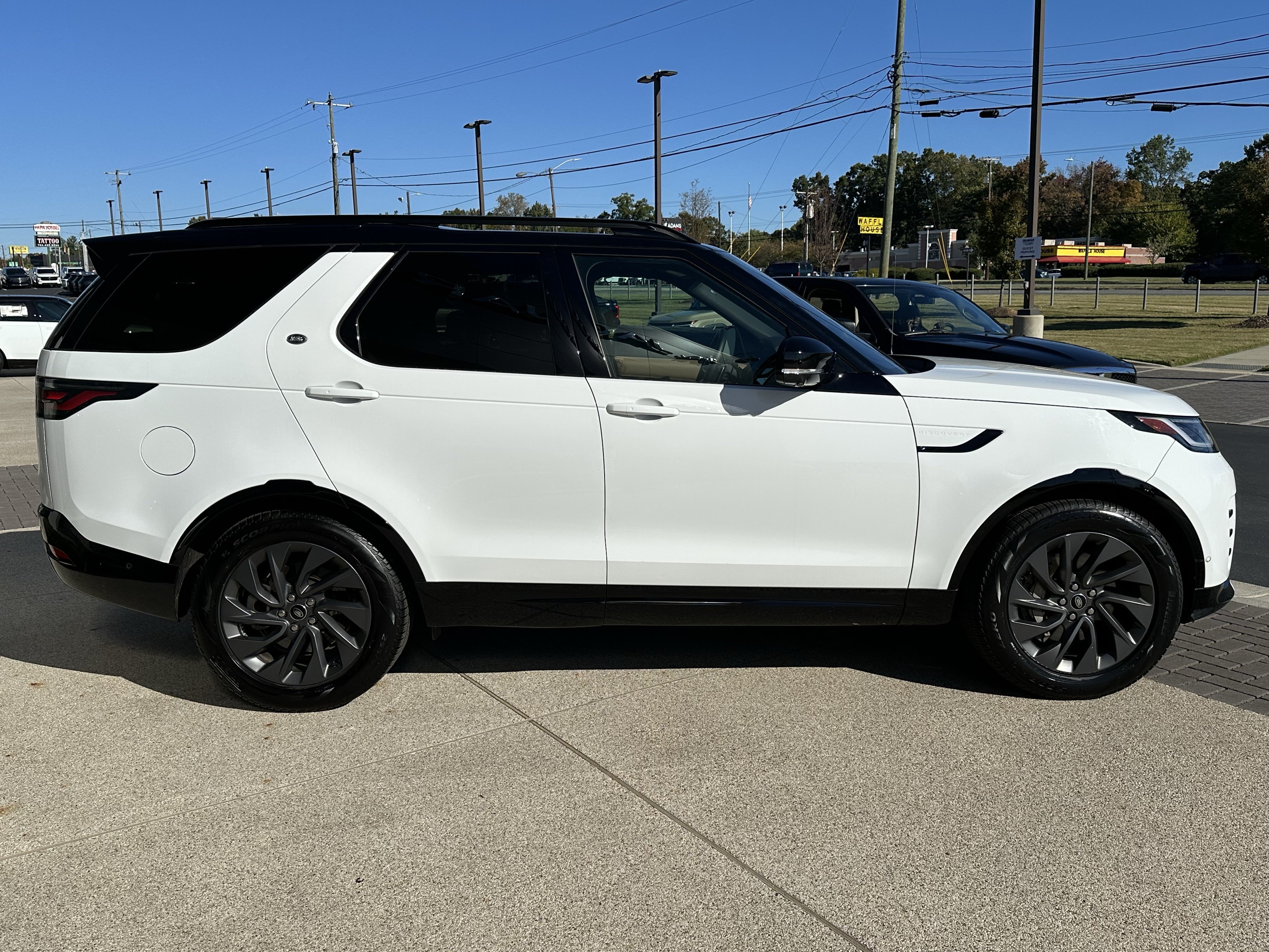 Certified 2023 Land Rover Discovery S R-Dynamic AWD/4WD image 8