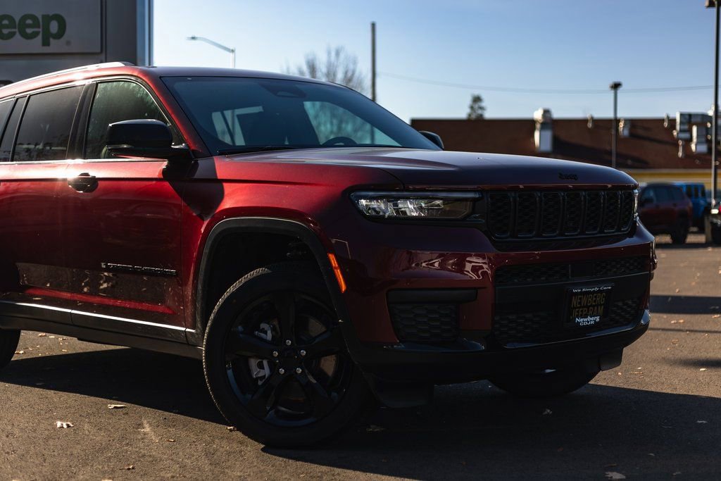 New 2025 Jeep Grand Cherokee L Altitude image 3