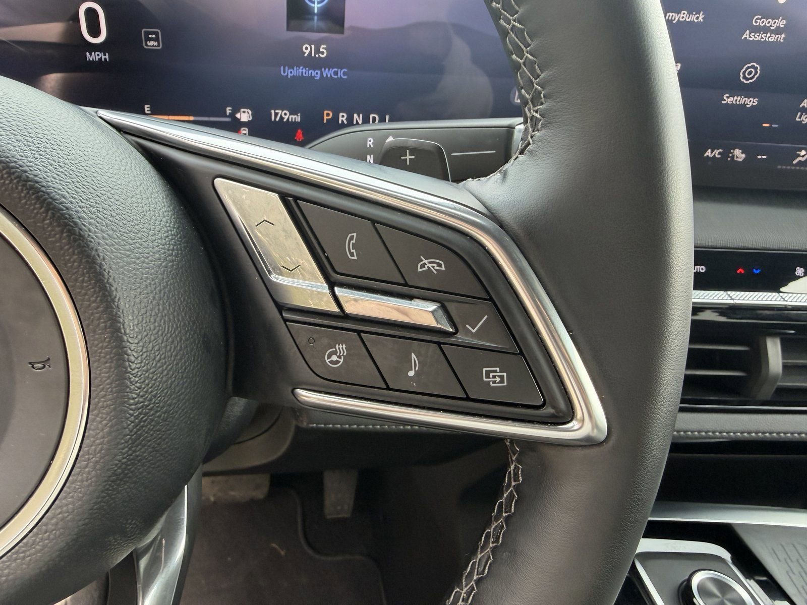 Used 2025 Buick Enclave Preferred image 16