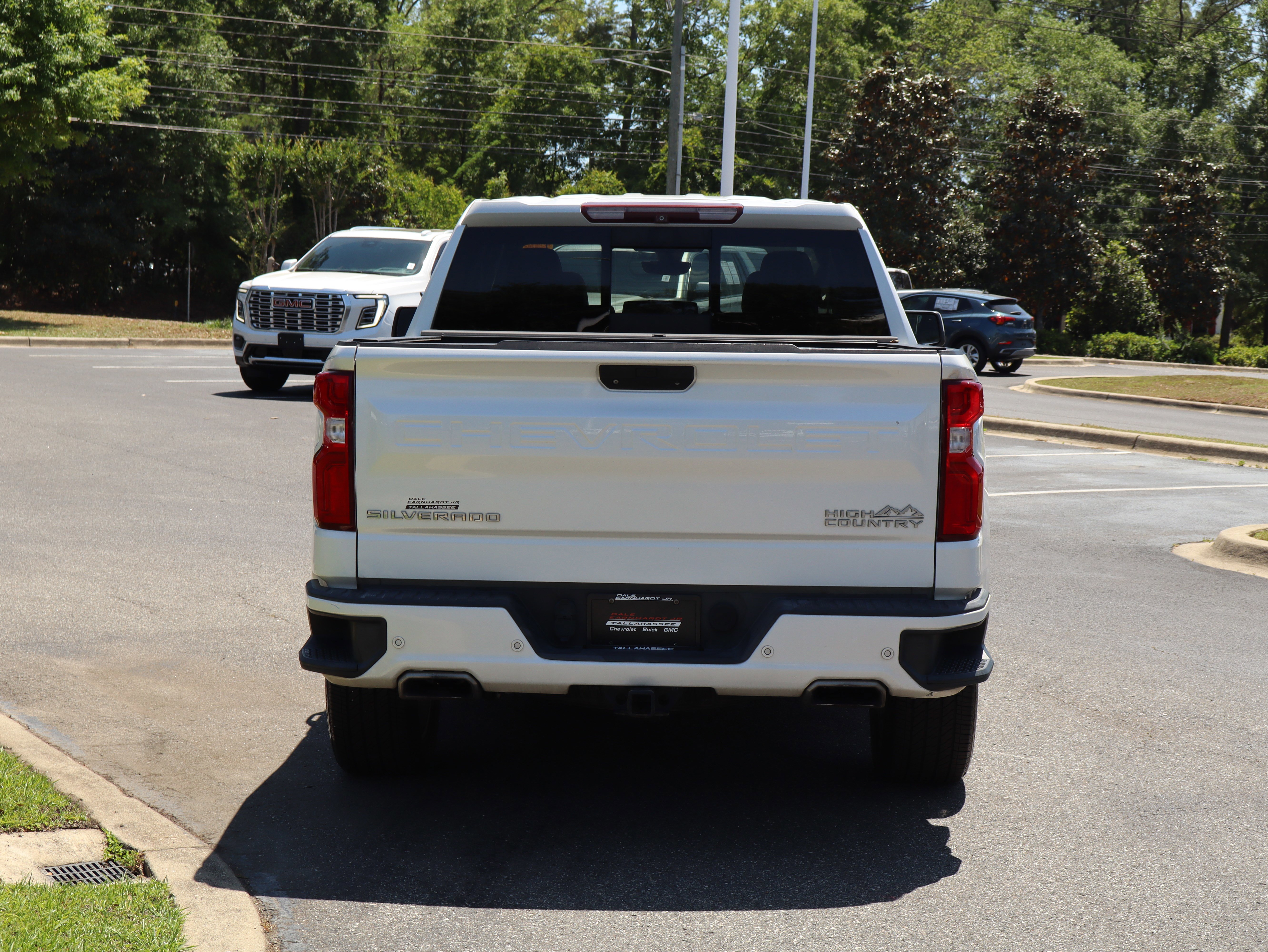 Used 2019 Chevrolet Silverado 1500 High Country w/ Technology Package AWD/4WD image 8
