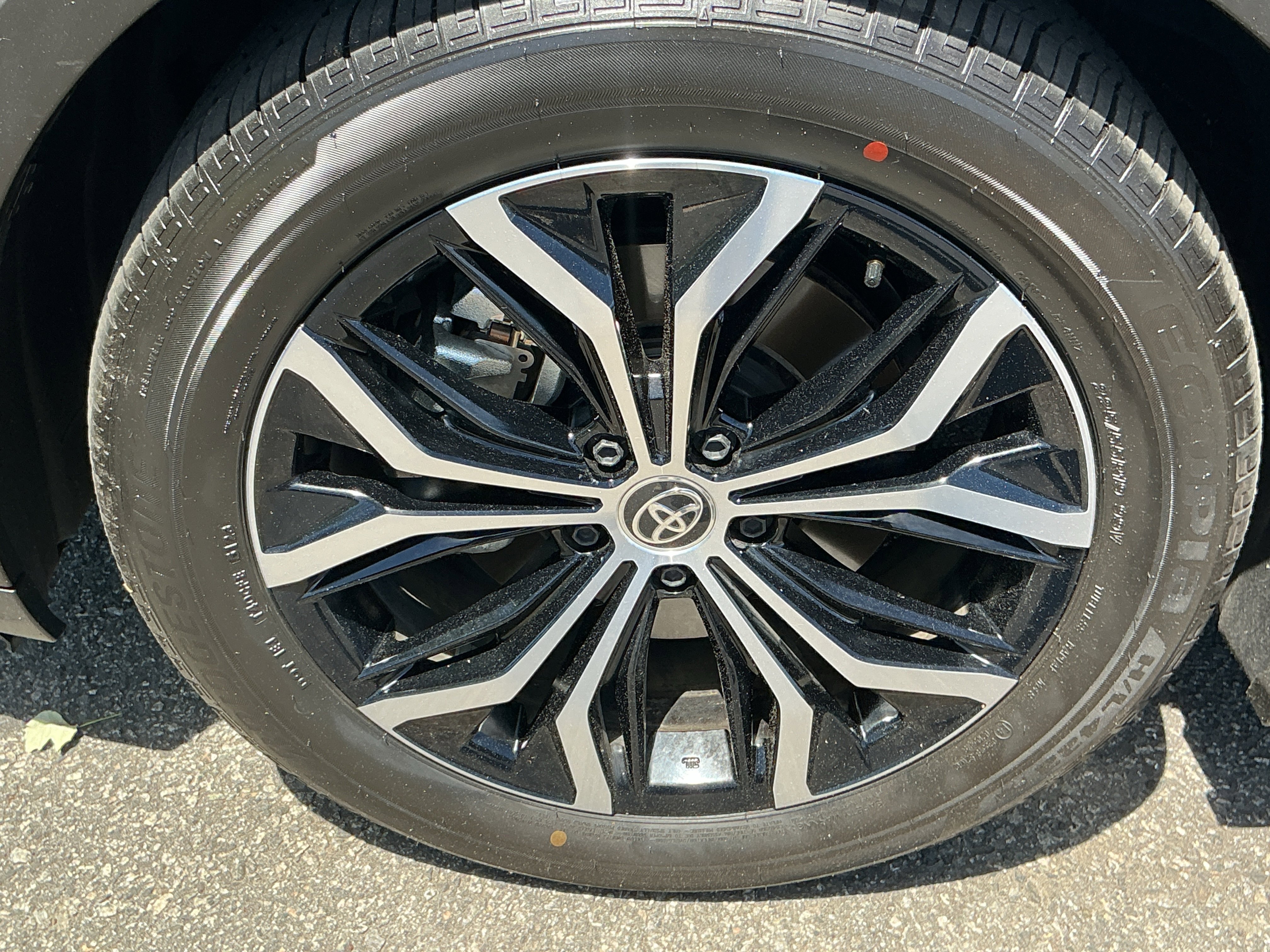 Used 2024 Toyota Crown XLE AWD/4WD image 9