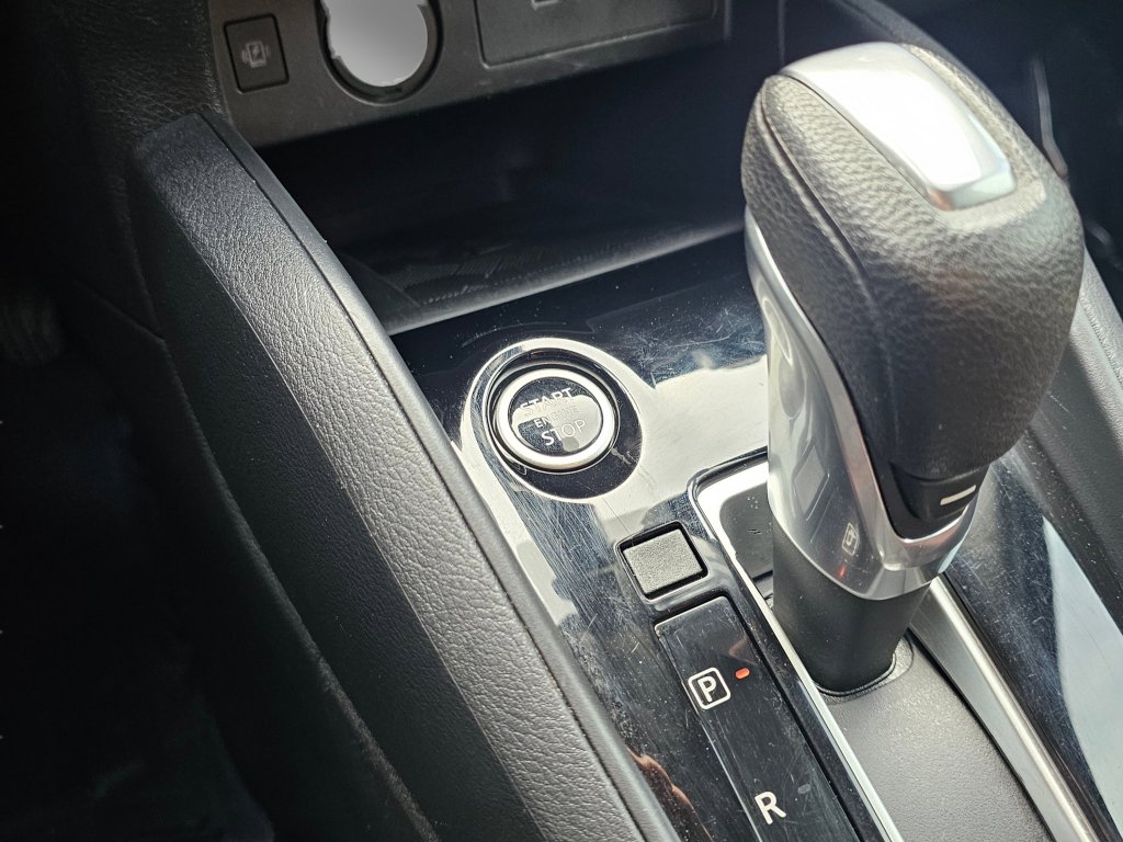 Used 2025 Nissan Versa SR w/ Trunk Package image 9