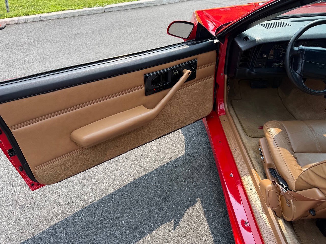 Used 1991 Chevrolet Camaro Z28 RWD image 10