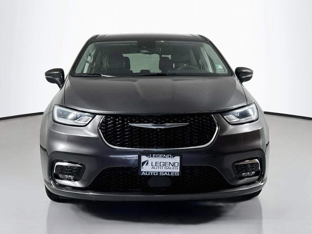 Used 2023 Chrysler Pacifica Touring-L FWD image 2