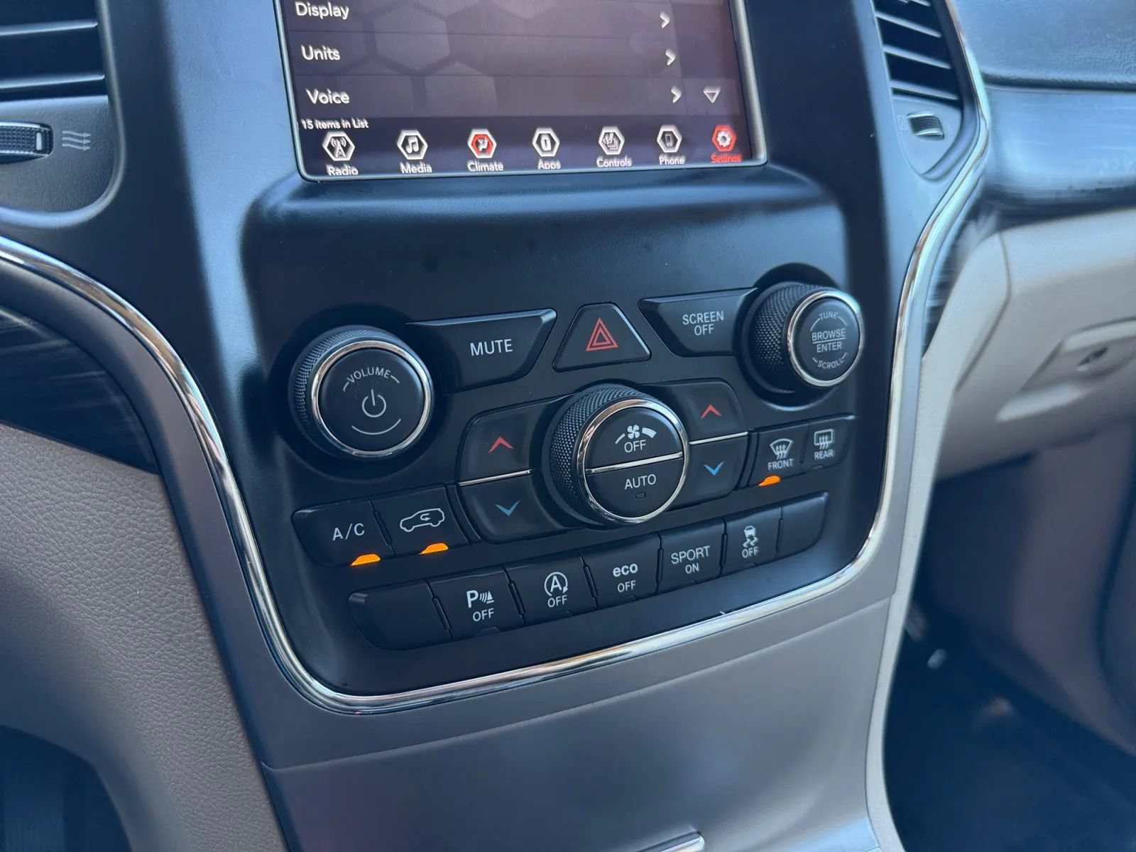 Used 2019 Jeep Grand Cherokee Laredo AWD/4WD image 36