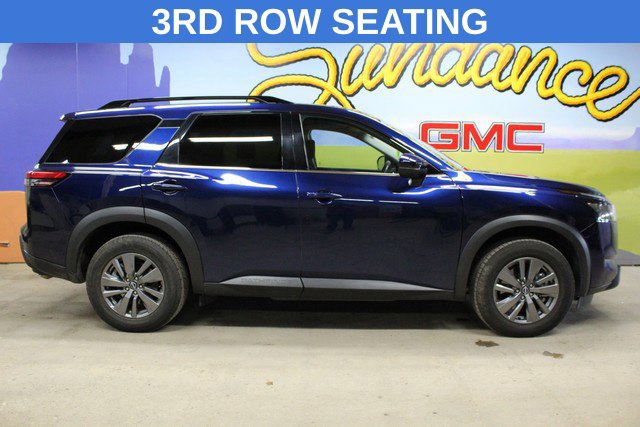 Used 2025 Nissan Pathfinder SV FWD image 1