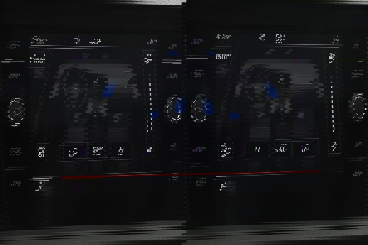 Used 2024 Volkswagen Jetta GLI Autobahn image 34