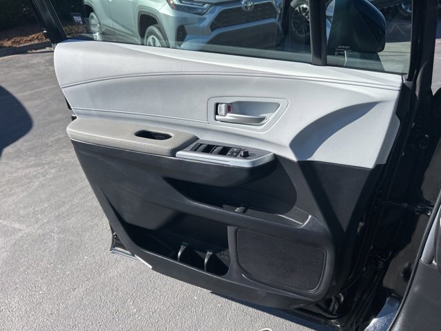 Used 2025 Toyota Sienna XLE image 30