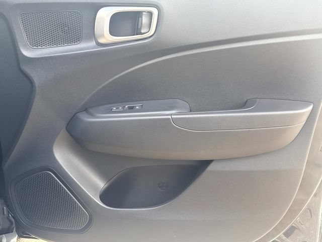 Used 2025 Hyundai Venue SE FWD image 18