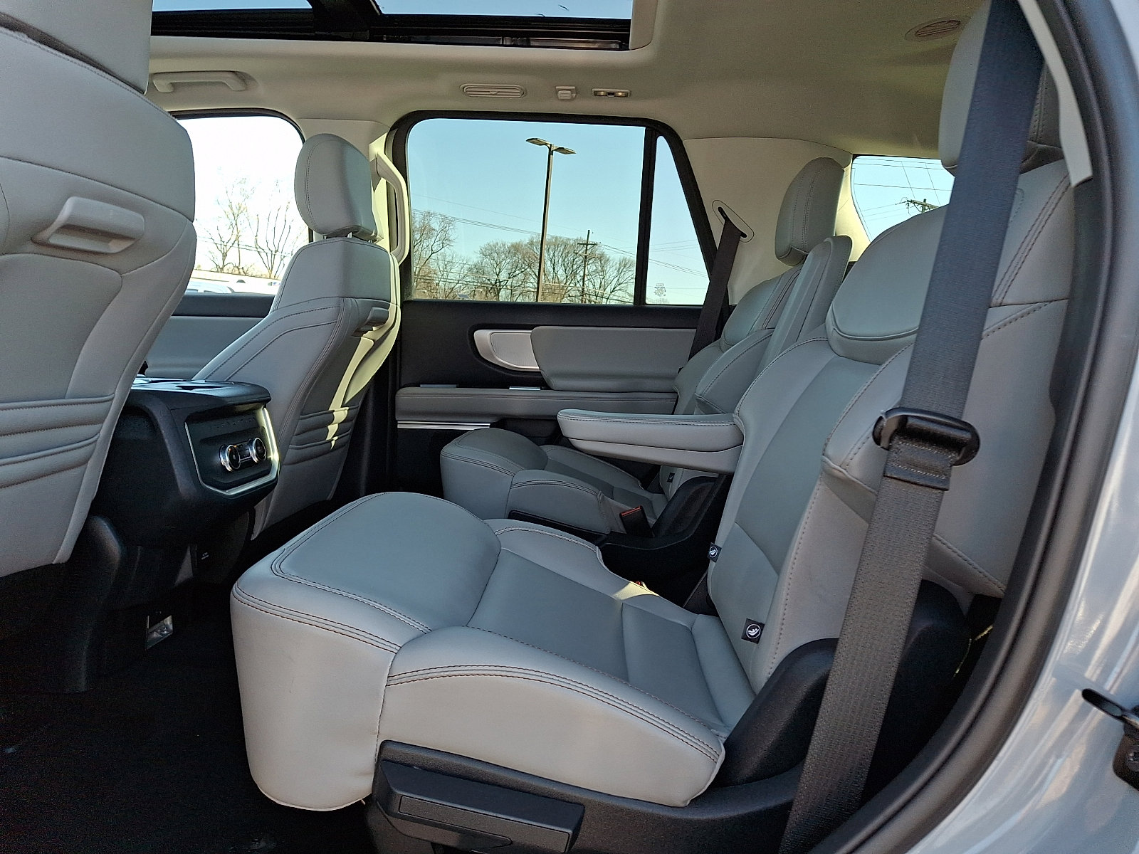 Used 2025 Ford Expedition Active image 10