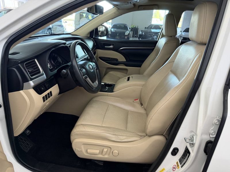 Used 2014 Toyota Highlander Limited FWD image 16