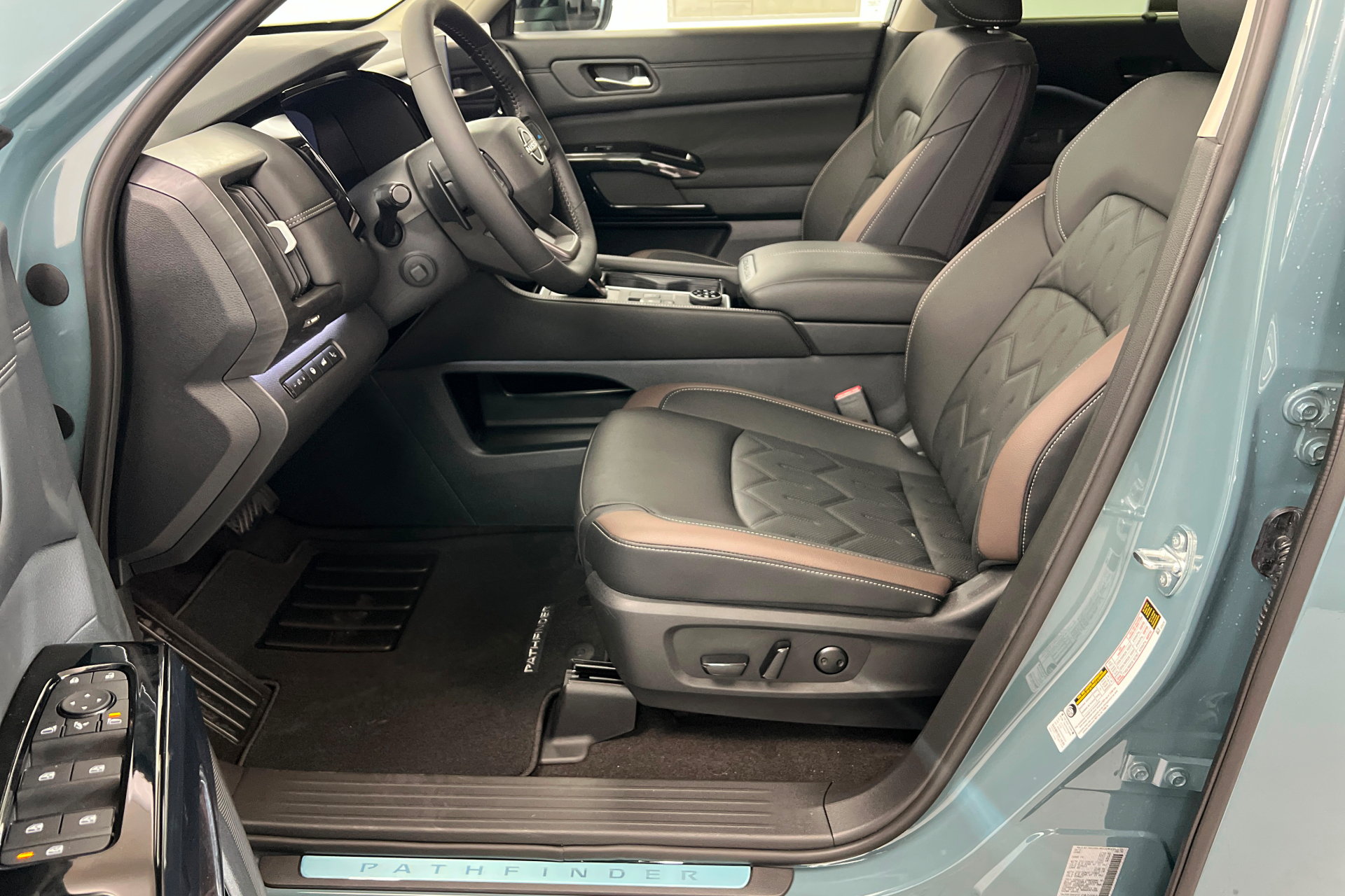 New 2026 Nissan Pathfinder Platinum AWD/4WD image 17