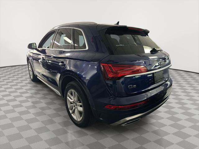 Used 2022 Audi Q5 2.0T Premium w/ Convenience Package AWD/4WD image 3