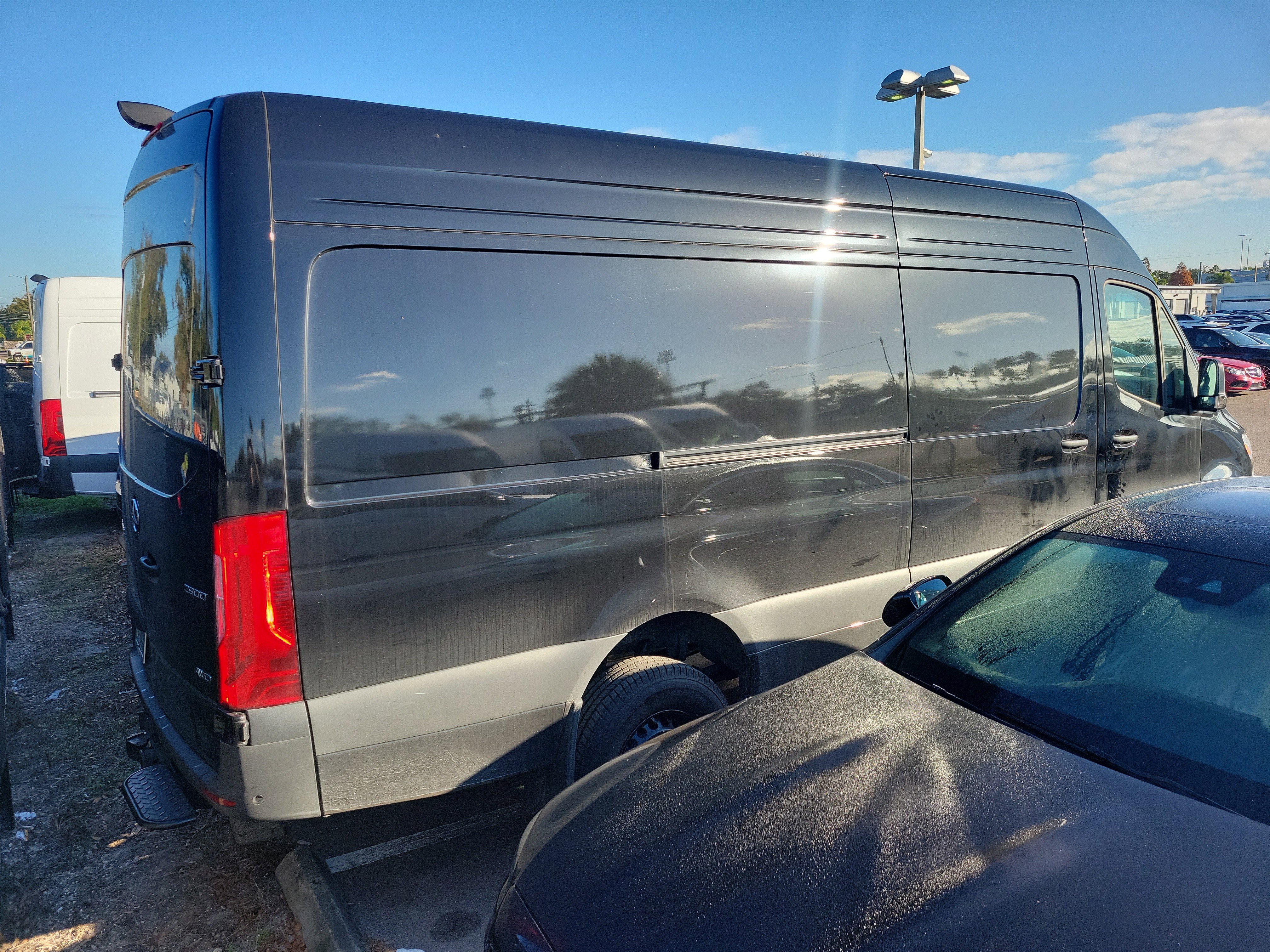 Used 2025 Mercedes-Benz Sprinter 2500 image 3