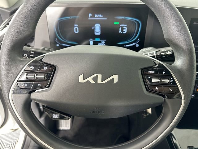 Used 2023 Kia Niro LX image 18