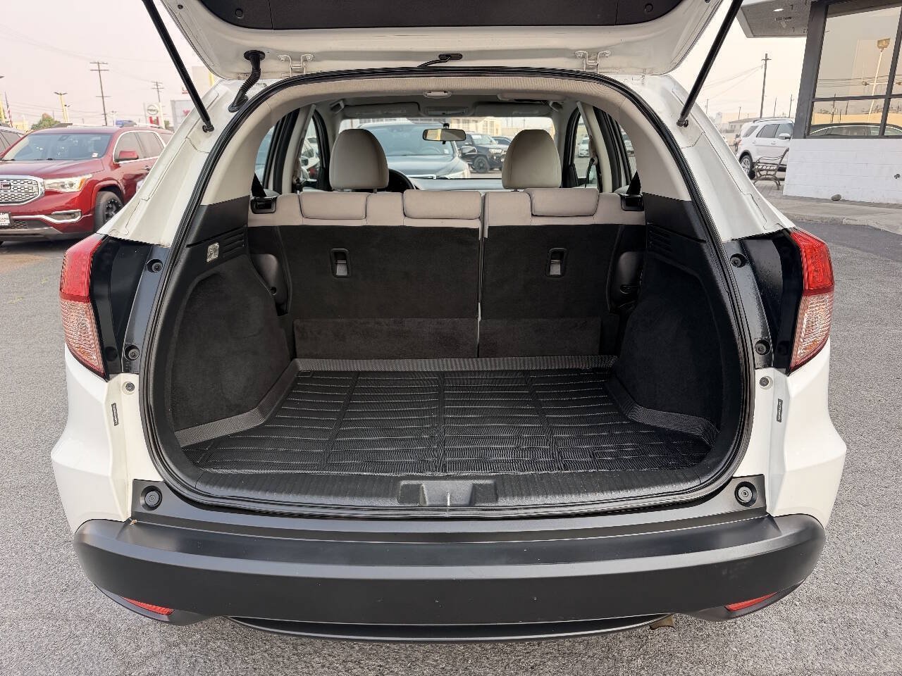 Used 2018 Honda HR-V LX image 10