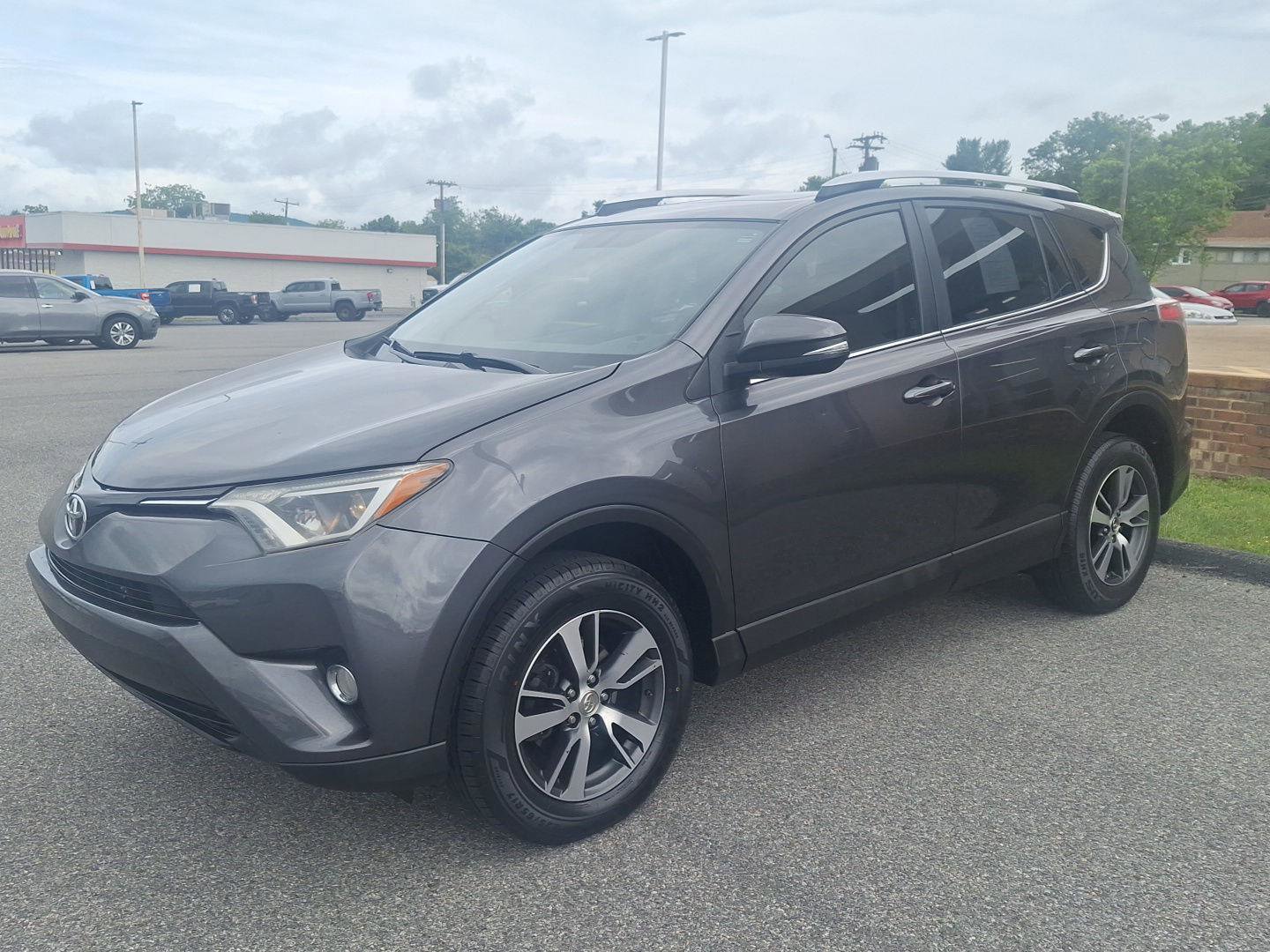 Used 2016 Toyota RAV4 XLE FWD image 7