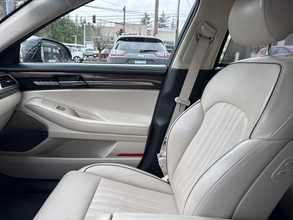 Used 2017 Genesis G90 3.3T Premium image 34