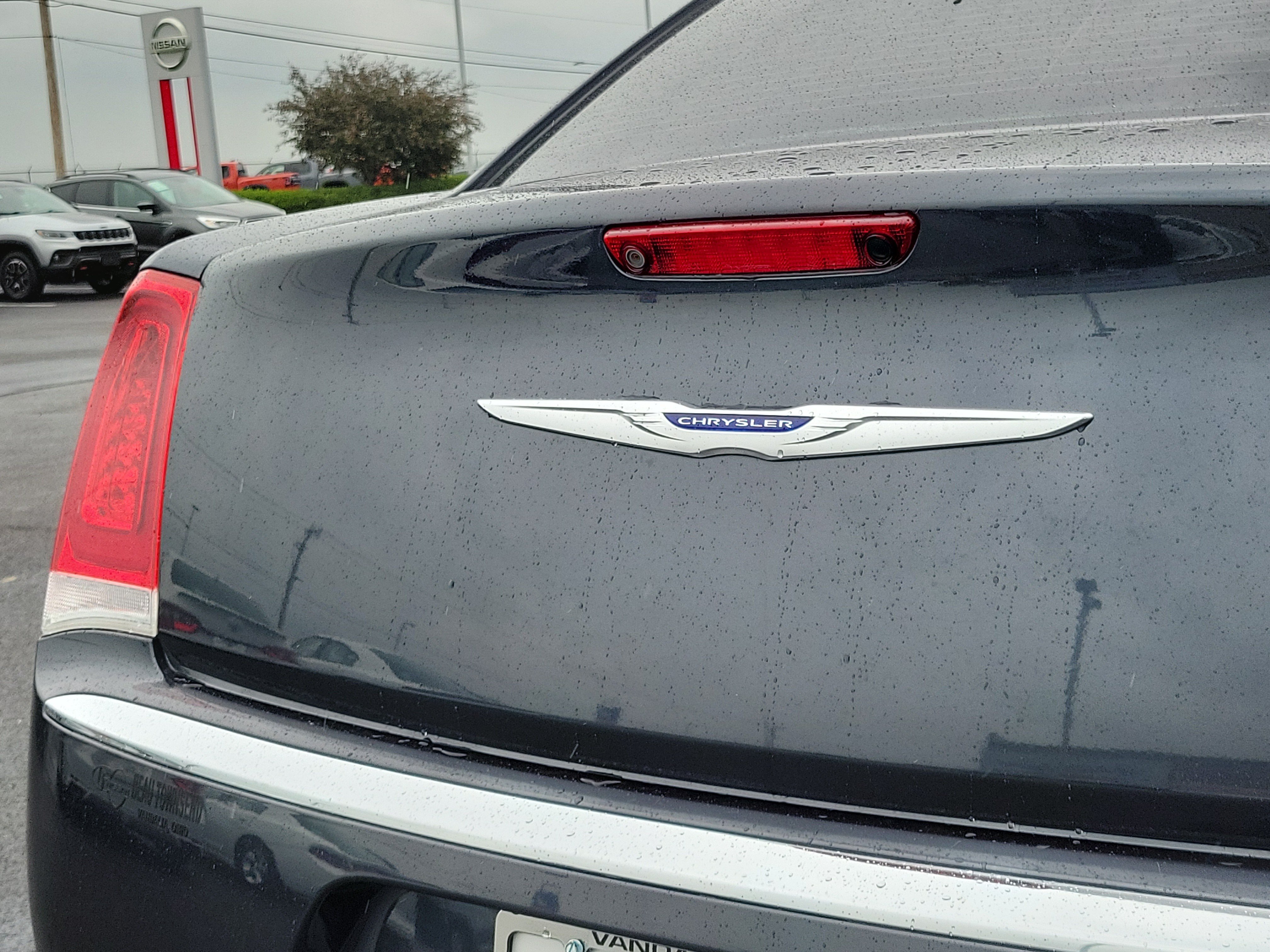 Used 2019 Chrysler 300 Limited RWD image 6