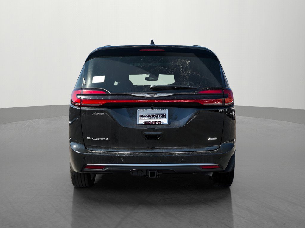 New 2026 Chrysler Pacifica Pinnacle w/ Trailer Tow Group AWD/4WD image 4