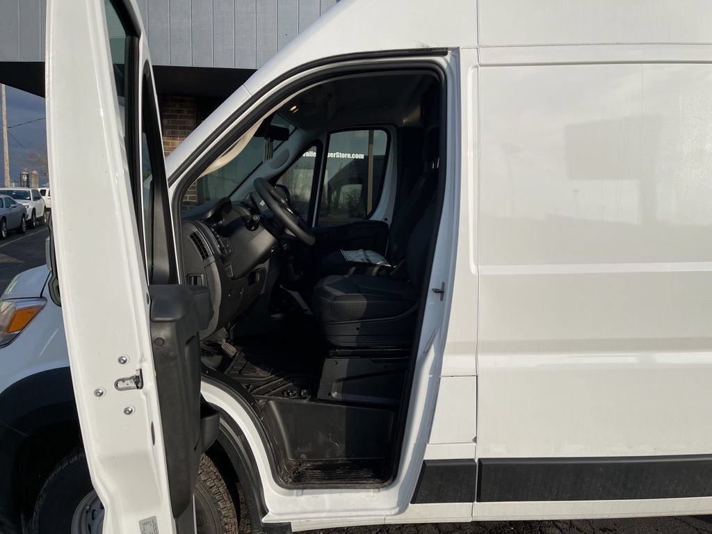 New 2025 RAM ProMaster 2500 w/ Premium Convenience Group FWD image 12