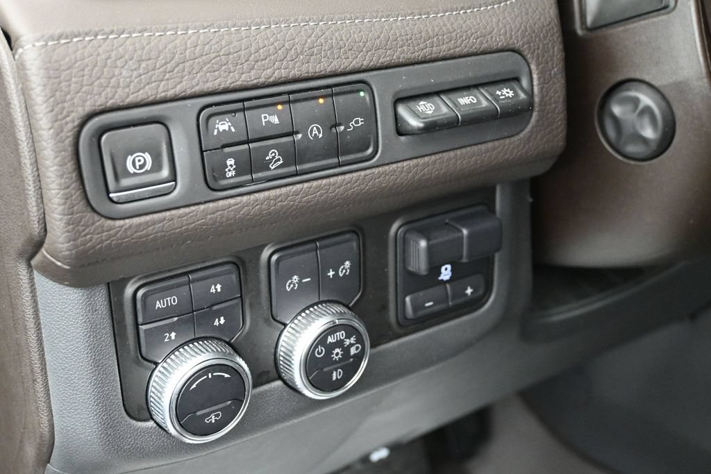 Used 2021 GMC Yukon Denali w/ Denali Ultimate Package AWD/4WD image 30