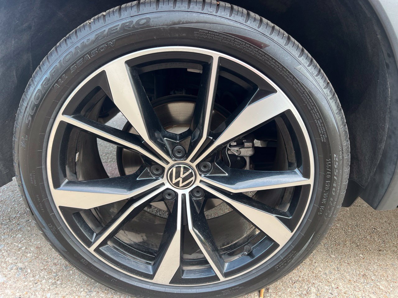 Used 2024 Volkswagen Tiguan SEL R-Line AWD/4WD image 22