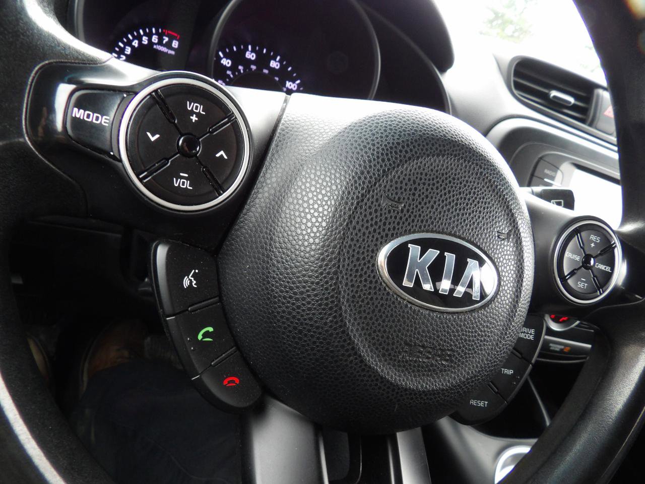 Used 2017 Kia Soul + image 12