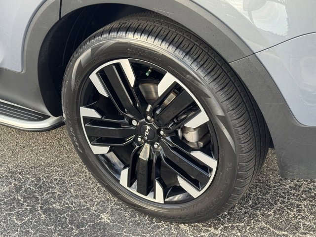 Used 2024 Kia Telluride SX w/ Towing Package image 10