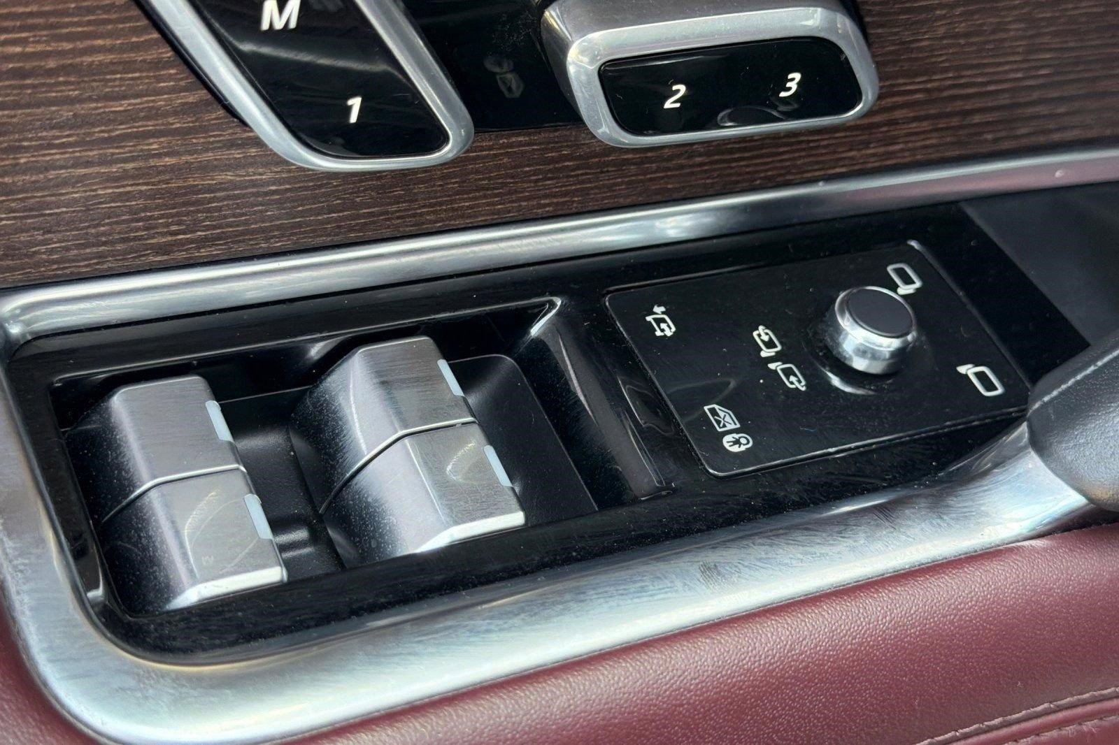 Used 2023 Land Rover Range Rover SE image 12