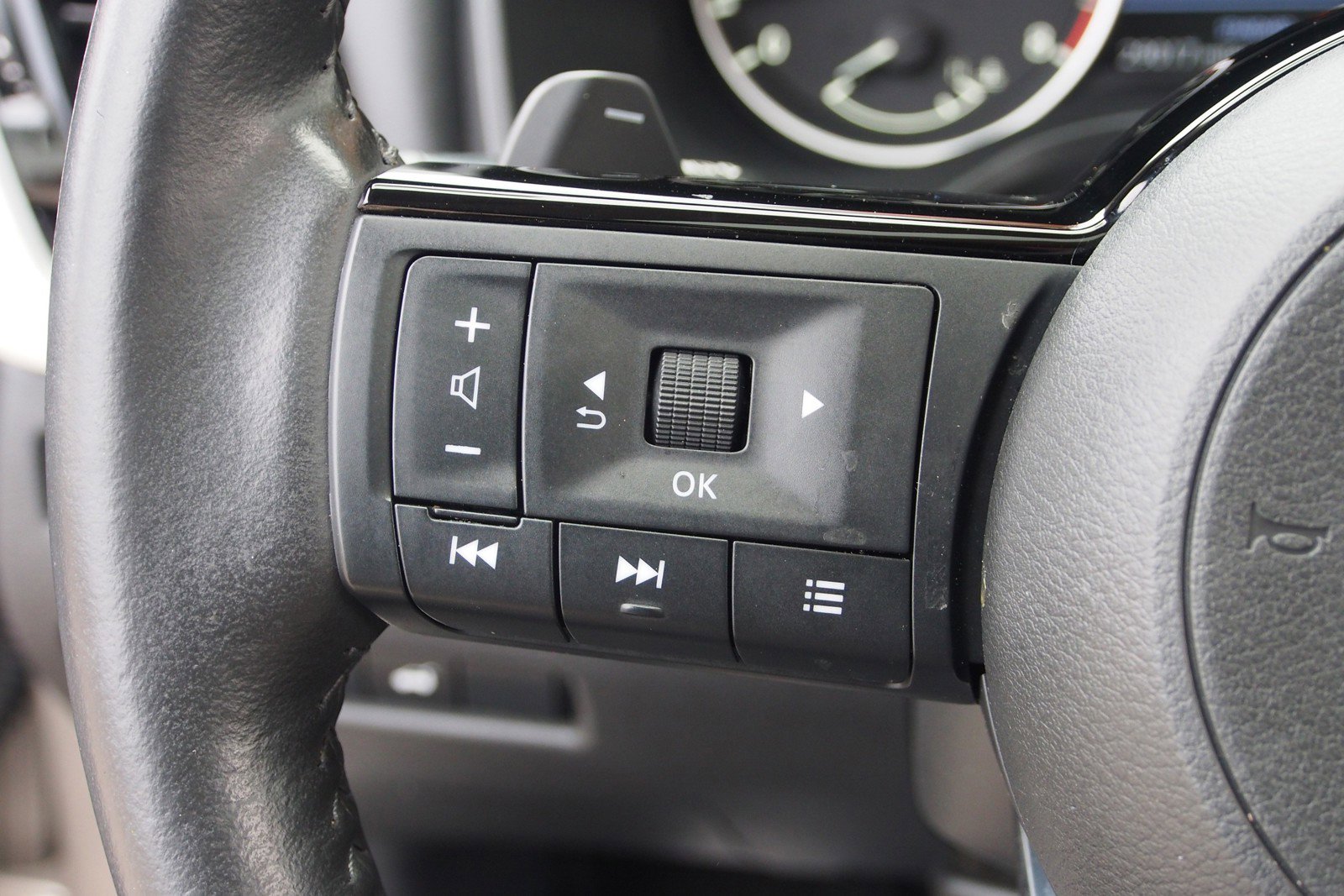 Used 2021 Nissan Rogue SL w/ Premium Package image 24