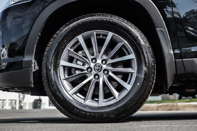 Used 2019 Toyota Highlander XLE AWD/4WD image 16