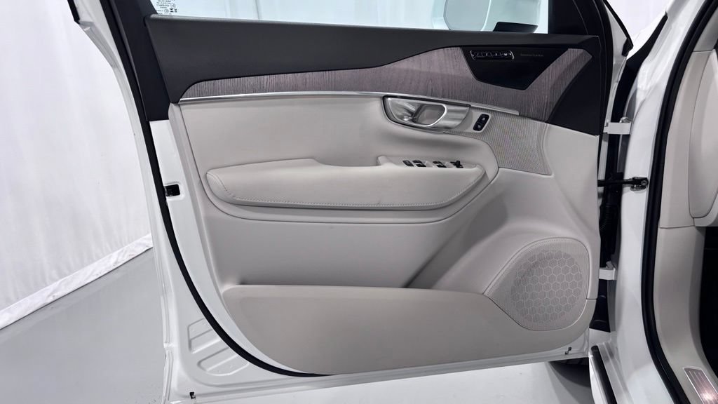 Certified 2024 Volvo XC90 B5 Plus w/ Protection Package Premier AWD/4WD image 16