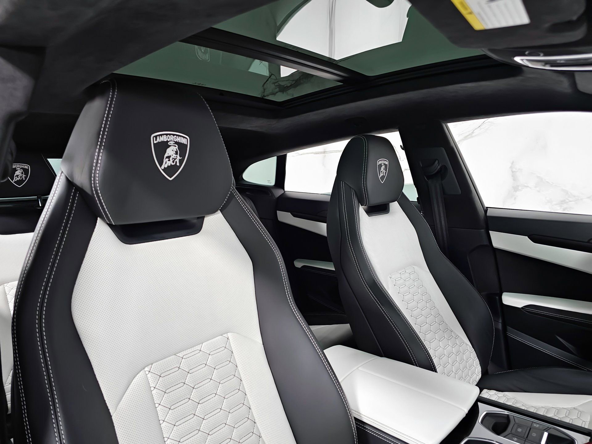 Used 2021 Lamborghini Urus image 17