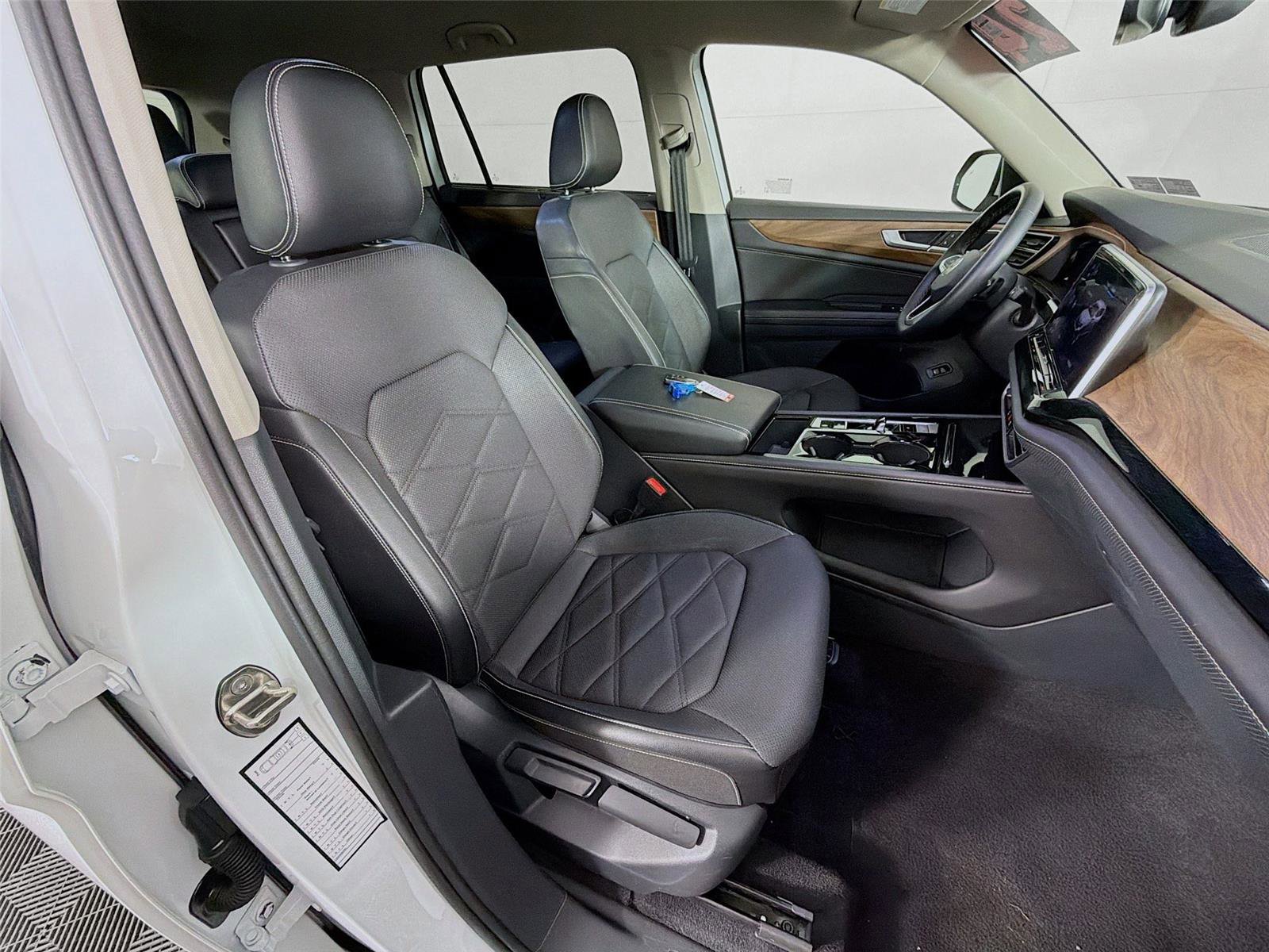 Used 2024 Volkswagen Atlas SE image 28