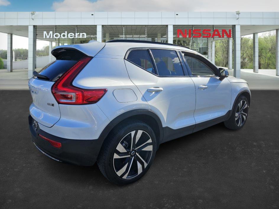 Used 2024 Volvo XC40 B5 Plus w/ Climate Package image 4