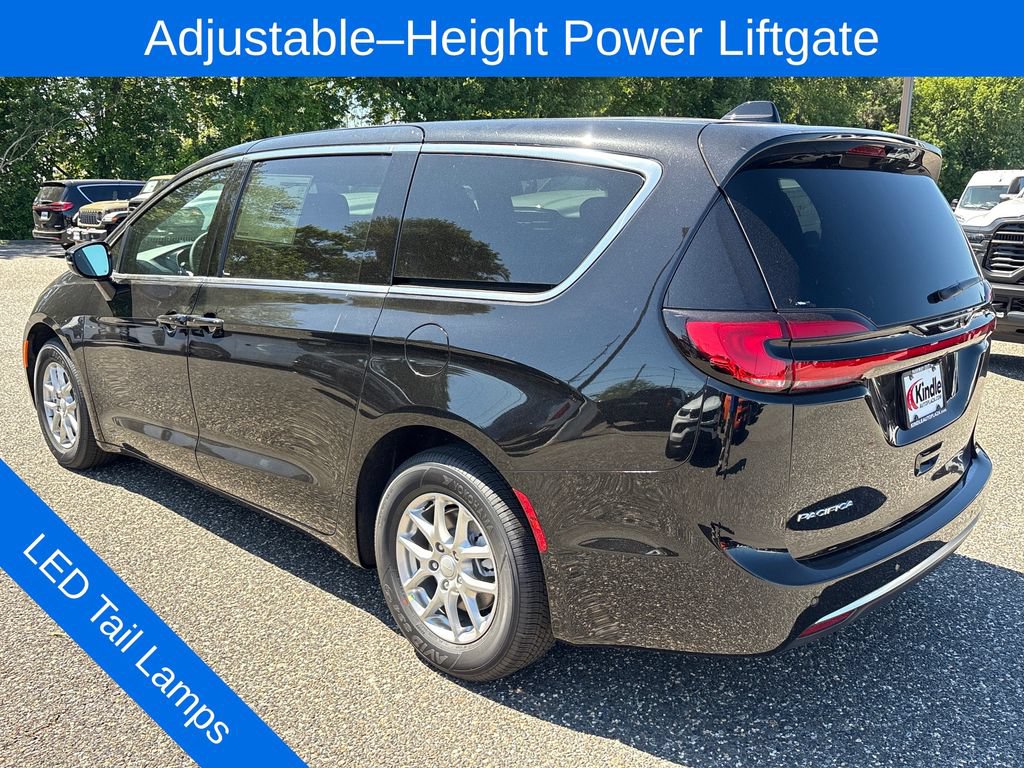 New 2027 Chrysler Pacifica Select FWD image 32