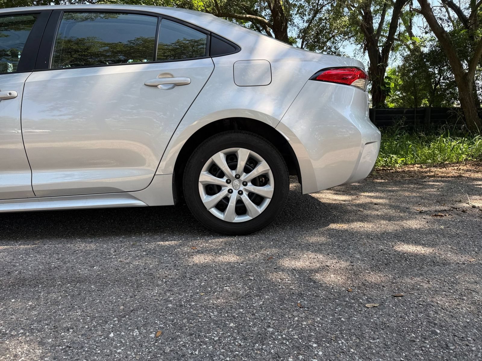 Used 2025 Toyota Corolla LE FWD image 9
