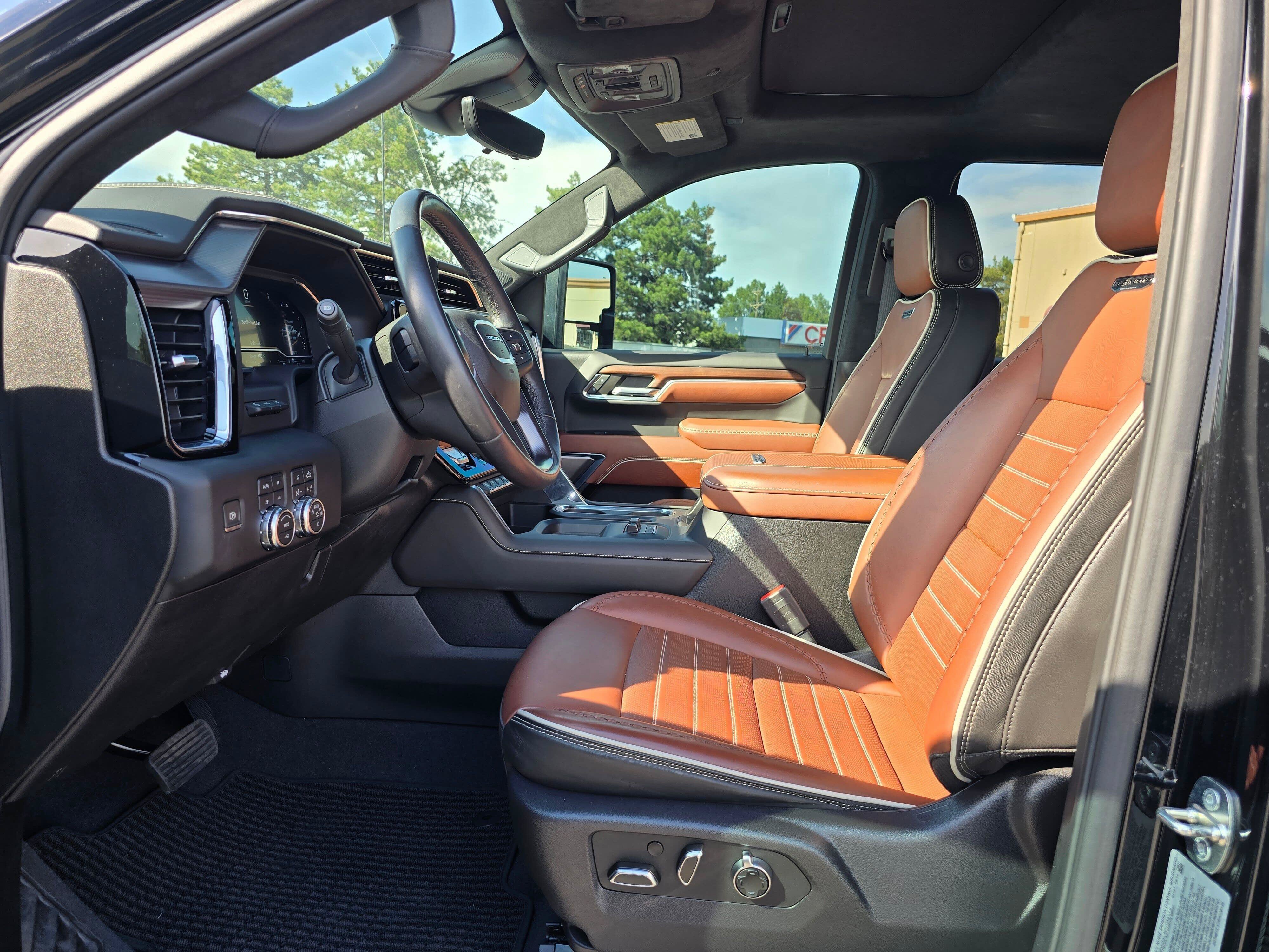 Used 2024 GMC Sierra 3500 Denali Ultimate AWD/4WD image 10