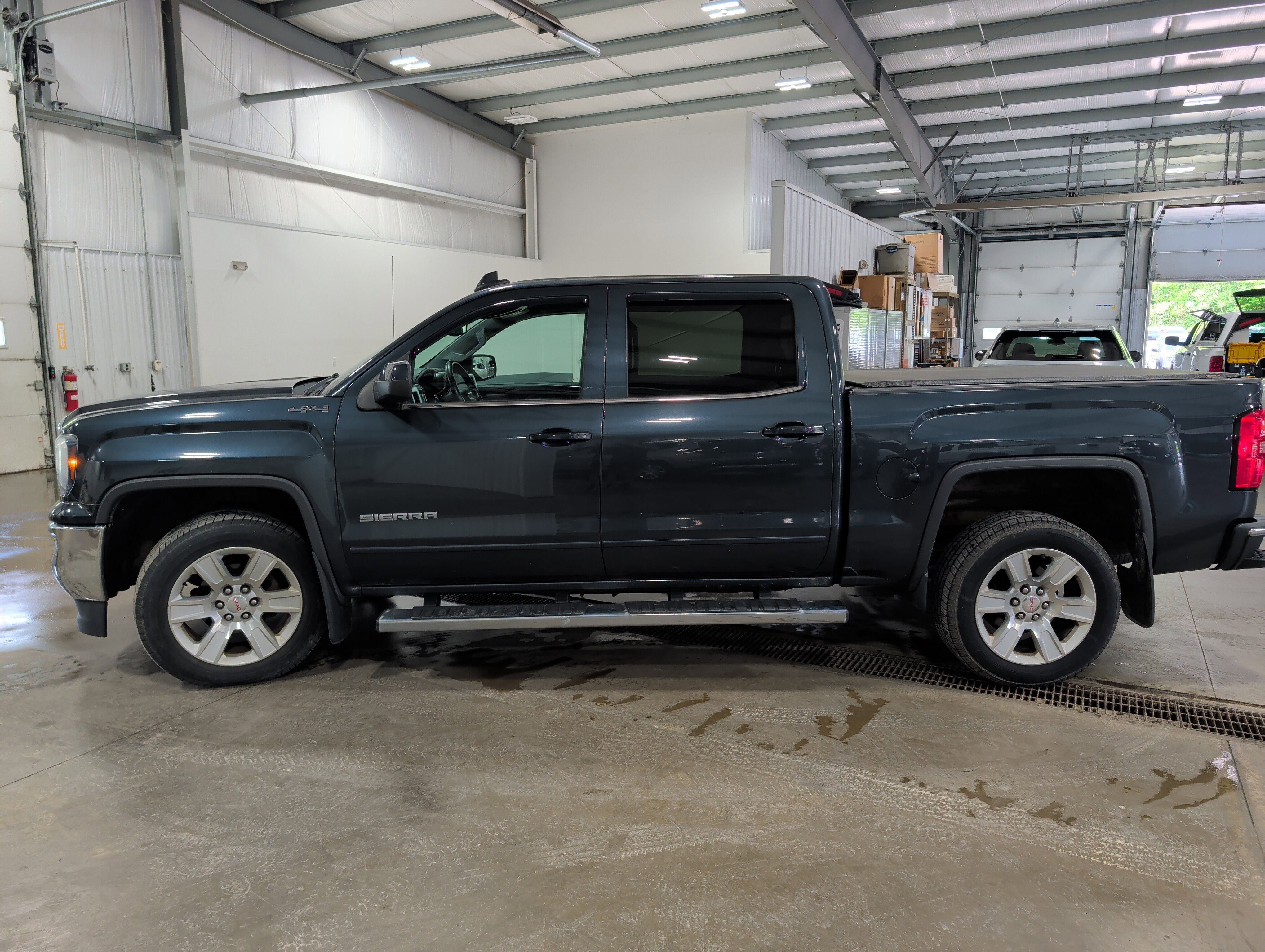 Used 2017 GMC Sierra 1500 SLE w/ SLE Value Package AWD/4WD image 5