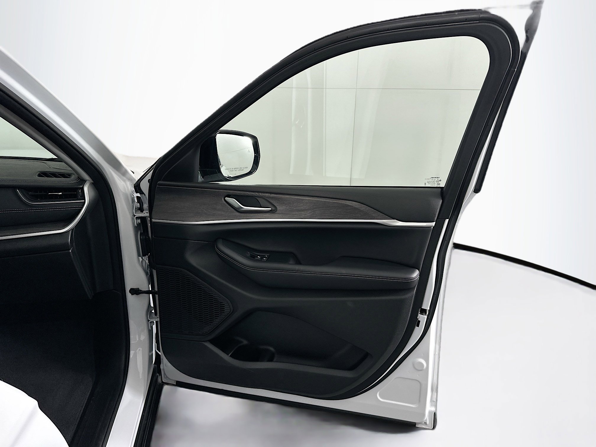 Used 2023 Jeep Grand Cherokee L Limited w/ Trailer Tow Group (B) image 33