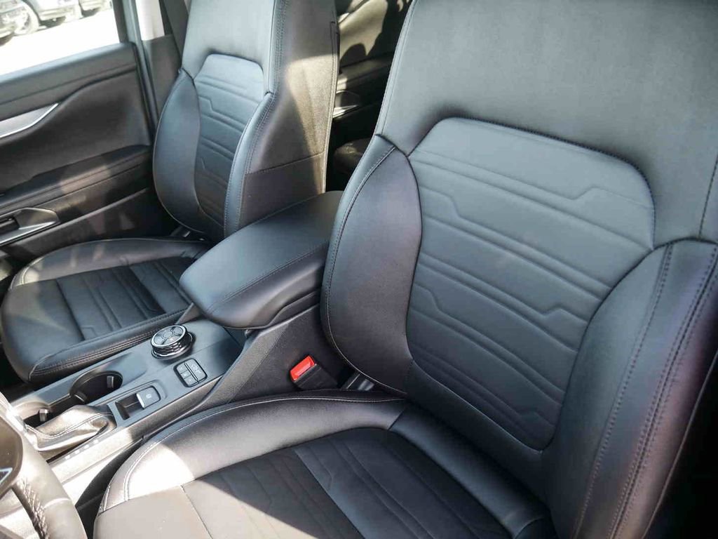 Used 2025 Ford Ranger Lariat w/ FX4 Off-Road Package image 32