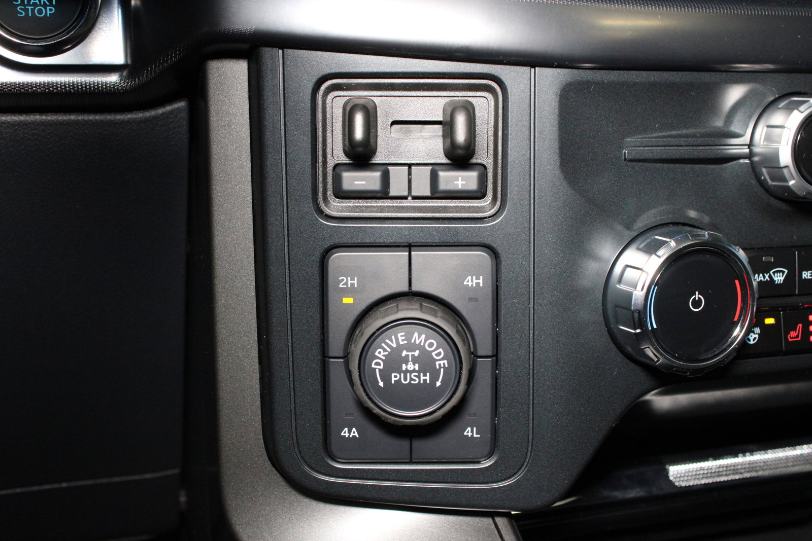 New 2025 Ford F150 Lariat w/ Equipment Group 502A High AWD/4WD image 14