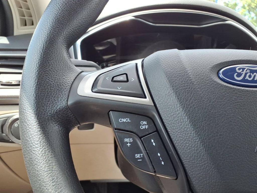 Certified 2020 Ford Fusion SE FWD image 16