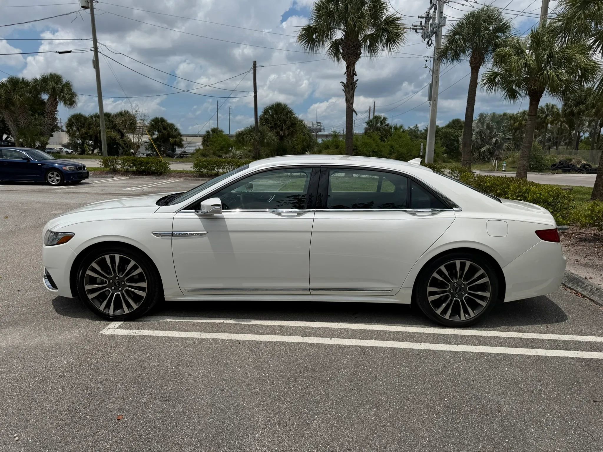Used 2020 Lincoln Continental AWD w/ Premium Package image 19