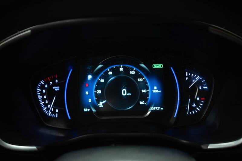 Used 2020 Hyundai Santa Fe SEL w/ Convenience + Premium Package AWD/4WD image 19