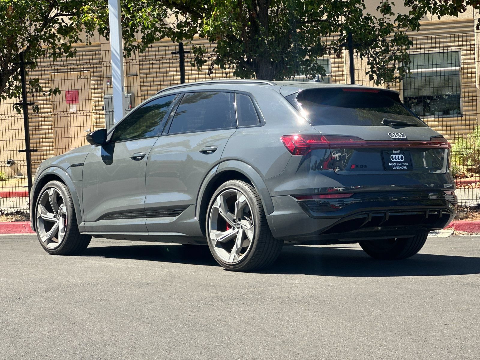 Used 2024 Audi SQ8 e-tron Premium Plus w/ Black Optic Package AWD/4WD image 4