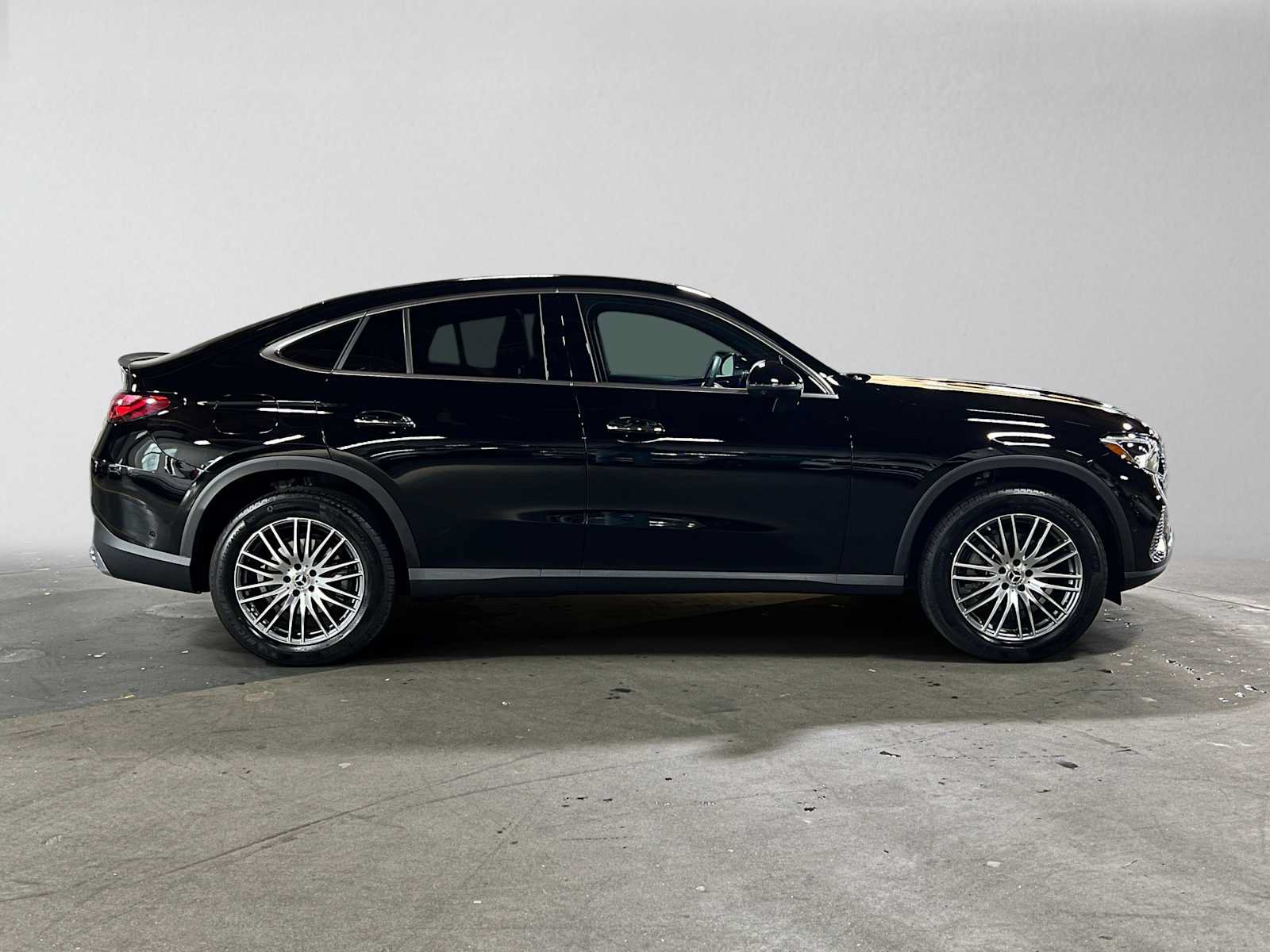 Used 2026 Mercedes-Benz GLC 300 4MATIC image 2