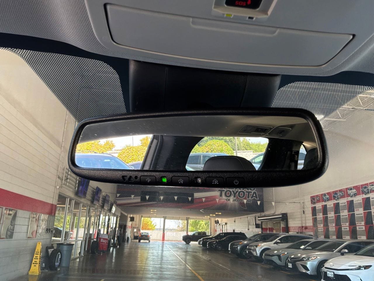 Used 2025 Toyota Sienna XLE FWD image 22