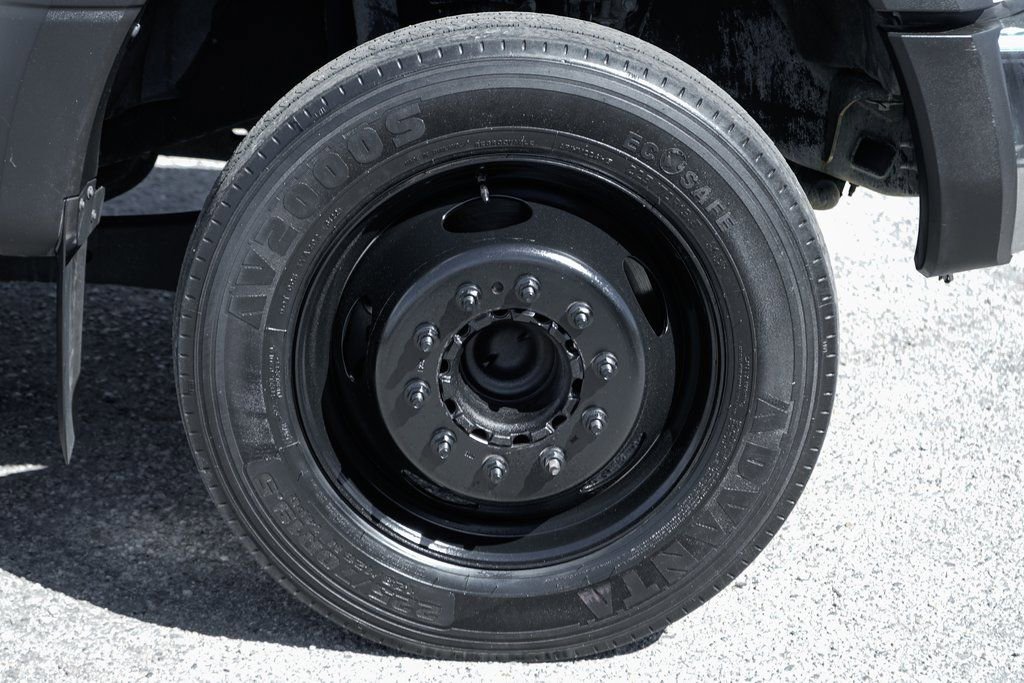 Used 2017 Ford F550 2WD Regular Cab Super Duty image 38